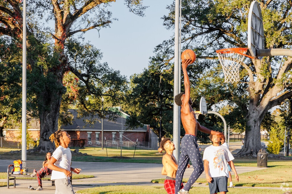 Neighborhood_SaintsStreets_20231204_THv1