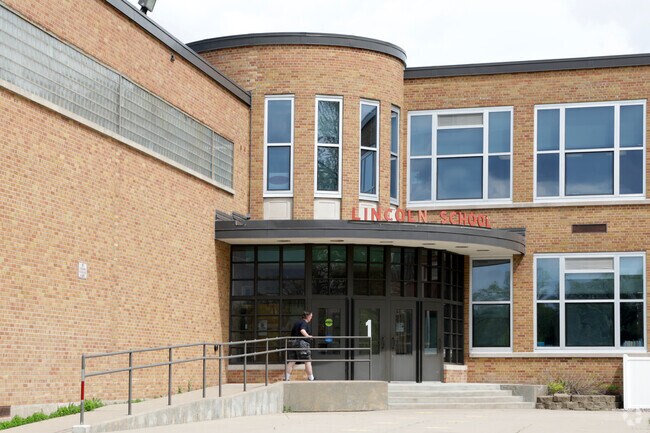 Coon Rapids elementary students attend Lincoln Elementary.