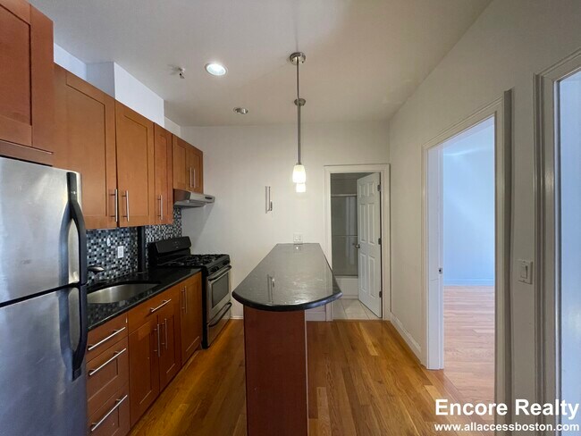 108 Peterborough St unit 108-8, Boston, MA 02215 - photo 3