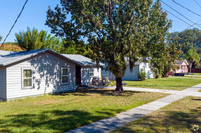 Ranch-style homes are common in the Geneva neighborhood.
