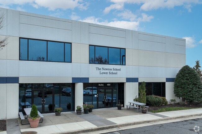 The Newton School School serves students in Loudoun County.