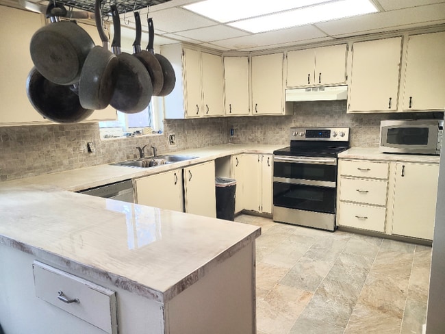 333 E 300 N unit Rooms for Rent, Centerville, UT 84014 - photo 2