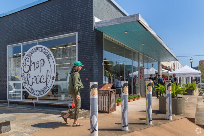 Explore one of the many unique boutiques in Clarksdale's Downtown Arts and Culture District.