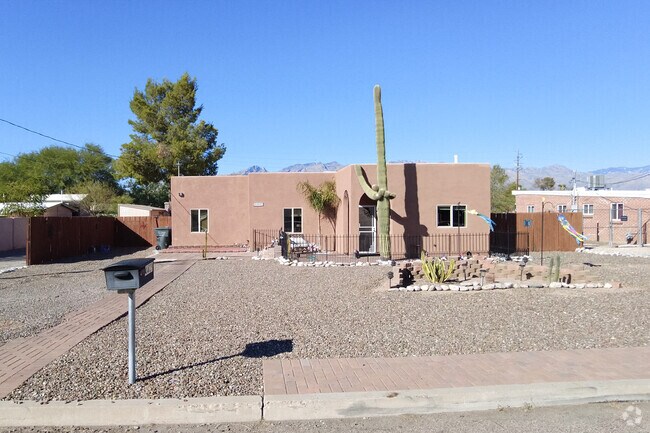 Southwest adobe style homes can be found in Vista Del Monte Tucson.