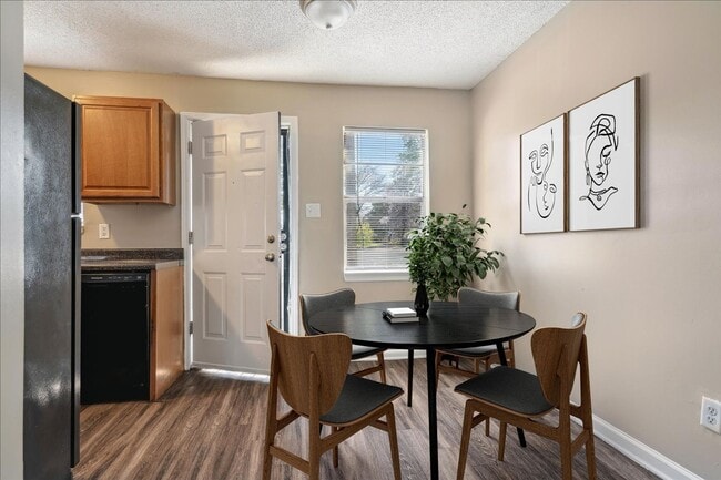 TOWNHOMES w/ W/D INCLUDED! Gated 2 Bed / 1.5 Bath Townhomes near Shelby Dr!, Memphis, TN 38116 - photo 7