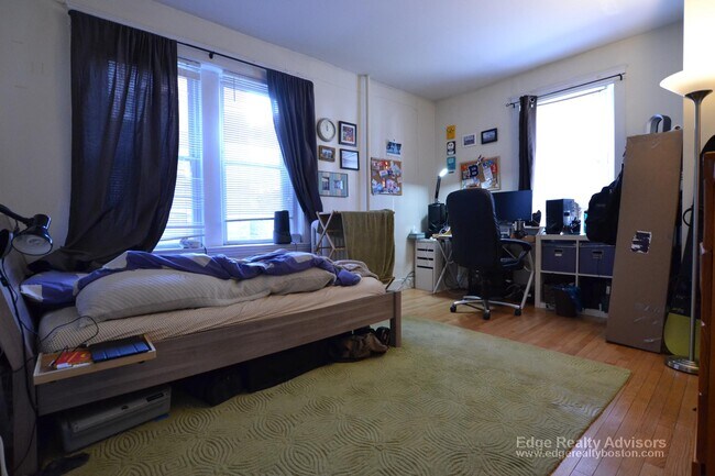 115 Freeman St unit 2, Brookline, MA 02446 - photo 6