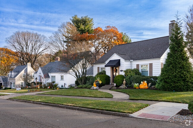 Mid to late 20th-century homes with well-manicured lawns in Mayflower Village.