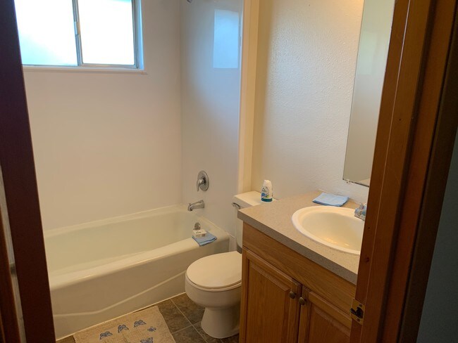 Cedar Court Apartments CCA-9, Hillsboro, OR 97123 - photo 4