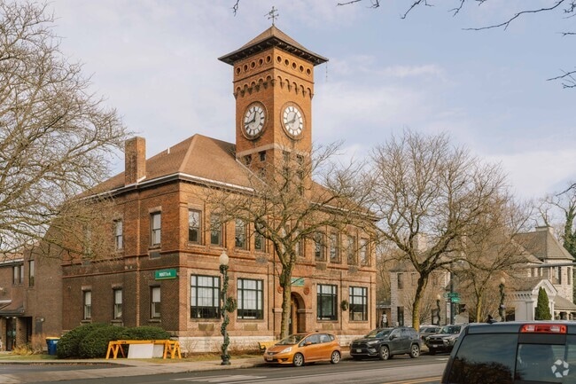 The village of Skaneateles has plenty of walkable retail with broad sidewalks.