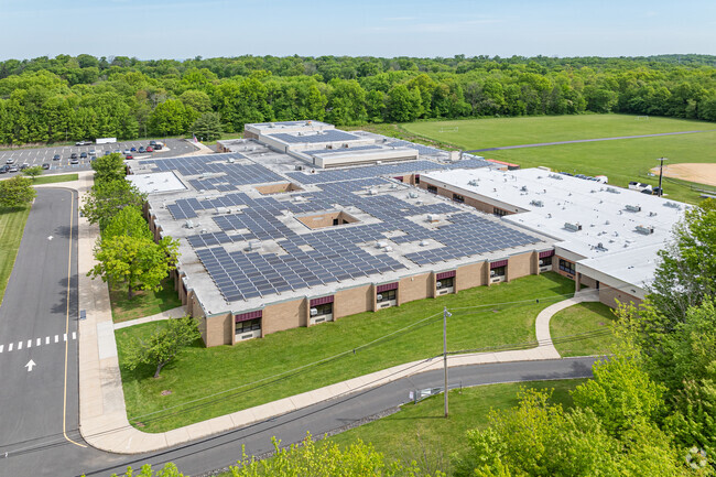 Warren Middle School has a student-teacher ratio of 8 to 1.