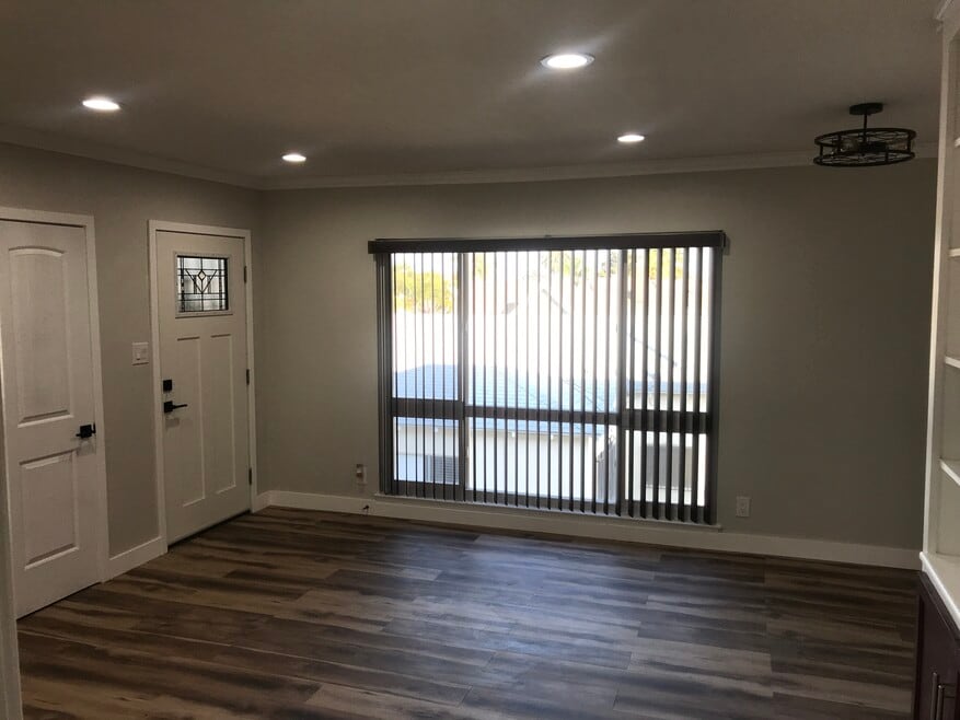 1742 W 83rd St unit 4, Los Angeles, CA 90047 - photo 1