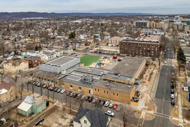 School of Technology and Arts I has a student-to-teacher ratio of 9 to 1.