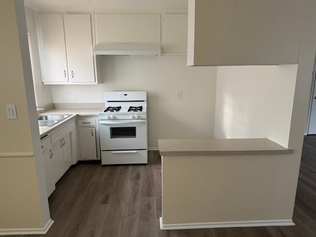 6857 Whitsett Ave, North Hollywood, CA 91605 - photo 2