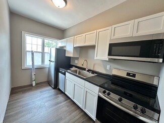 1 Triangle Place Unit 2, Iowa City, IA 52246