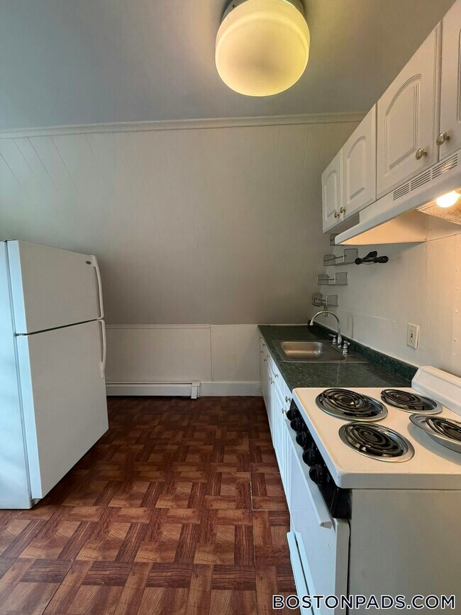 393 Adams St Unit 3, Boston, MA 02122