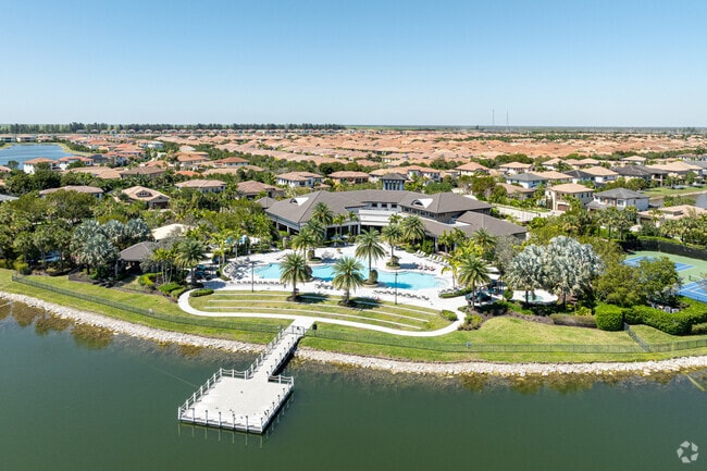 Watercrest at Parkland features high-quality amenities, including an impressive clubhouse.
