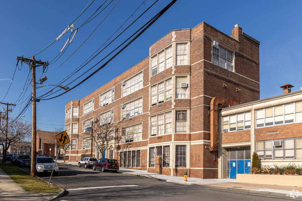 American History High School is a Public Middle & High School in Downtown Newark, NJ.