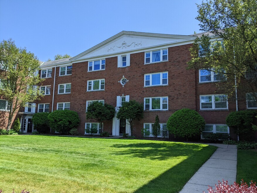 1216 Harvard Terrace unit 18-2, Evanston, IL 60202 - photo 1