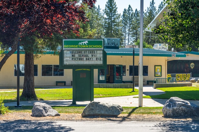 Georgetown School offers STEAM-focused learning for grades K–6, earning a B– rating from Niche.