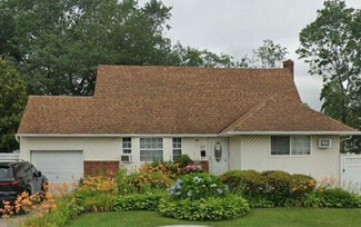 832 Orbit Ln, Uniondale, NY 11553