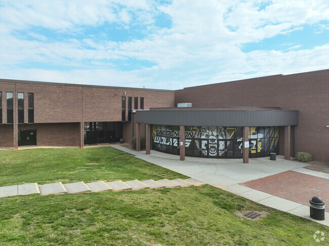 The entrance to Lincolnton High School.