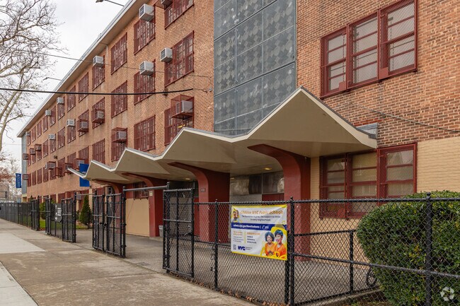 Pathways College Prep has 643 students in grades 6-12.