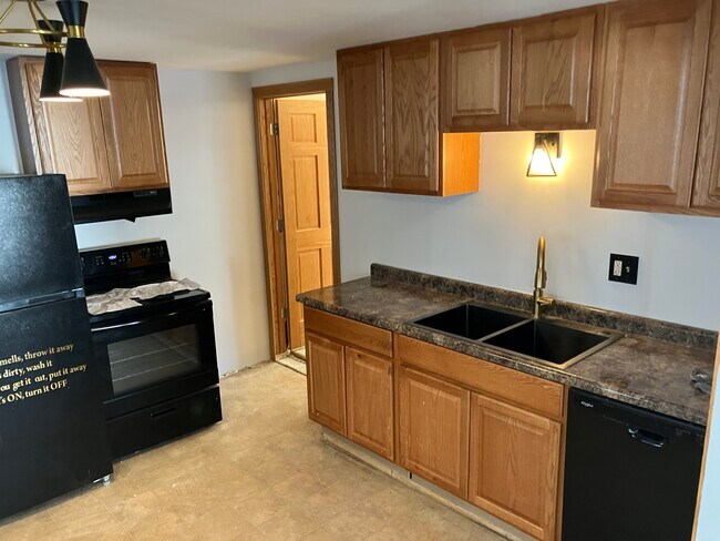 327 5th Ave unit APARTMENT 1, Baraboo, WI 53913 - photo 6