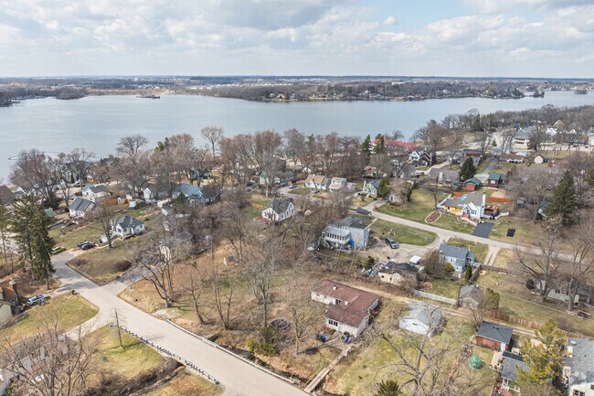 Deep Spring Woods borders Wonder Lake, a man-made reservoir stretching across 830 acres.