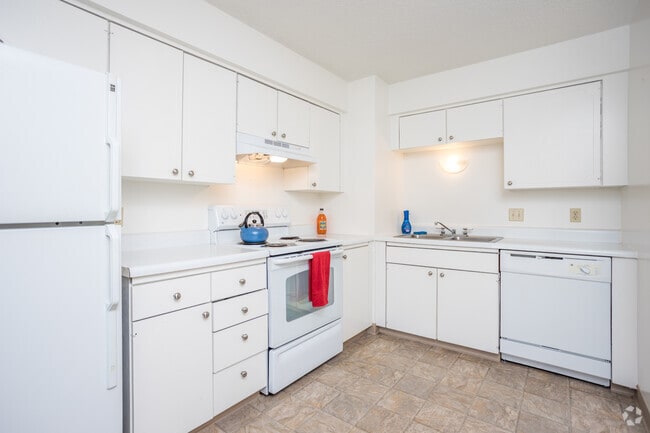 3000 Grand Apartments, Des Moines, IA 50317 - photo 3