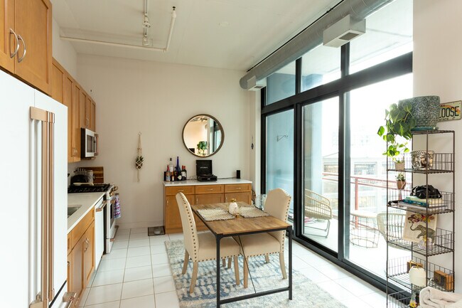 740 W Fulton St unit 804, Chicago, IL 60661 - photo 4