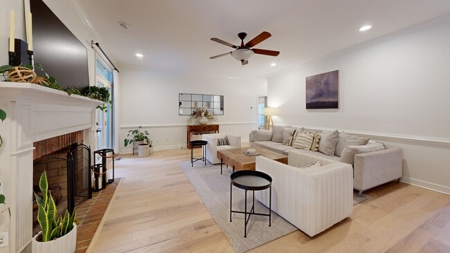 381 Carleton Cir, Spartanburg, SC 29301 - photo 2