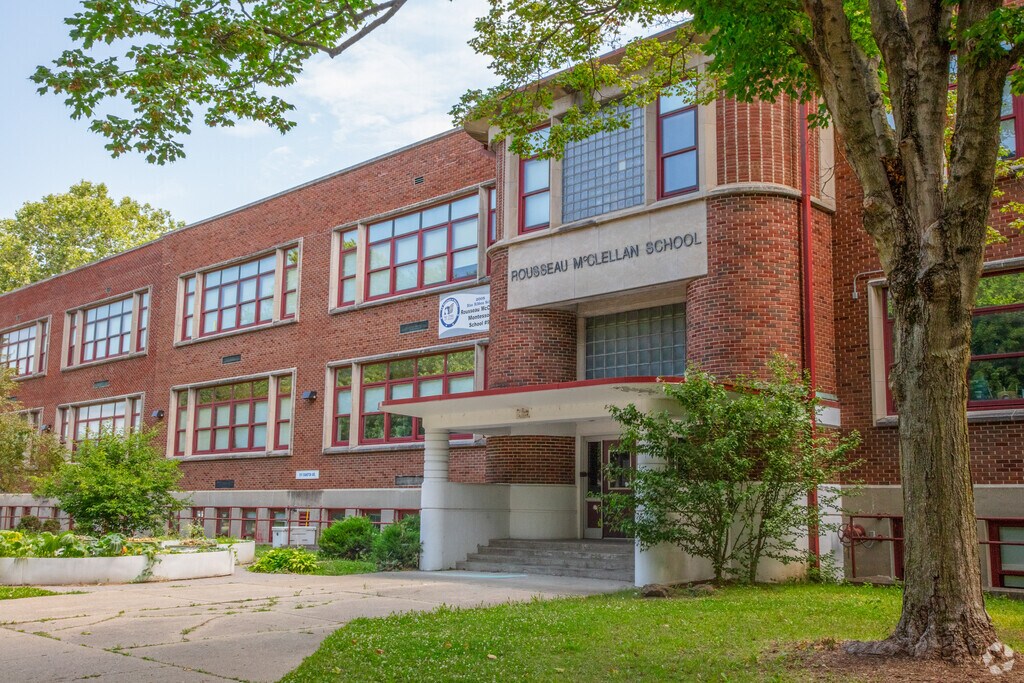 Rousseau McClellan School 91 front entrance in Fairgrounds.