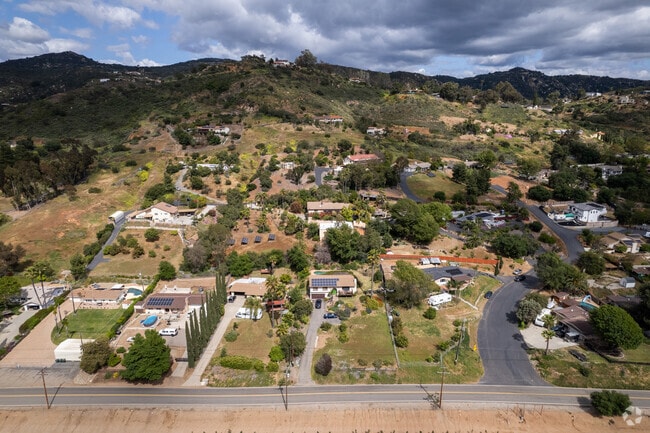 North Ridge Escondido’s main road divides areas of varied home styles.