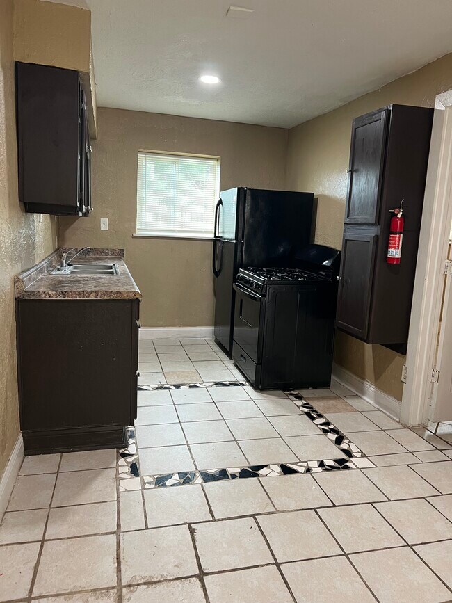 7605 Denton St unit 1-1, Houston, TX 77028 - photo 5