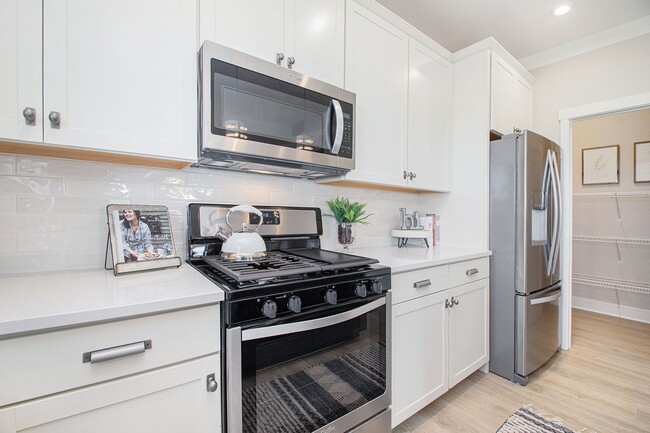 3215 E Crandell Dr unit 2932, Charlotte, MI 48813 - photo 6