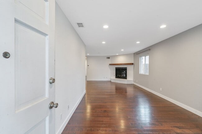 1427 E 55th St, Long Beach, CA 90805 - photo 2