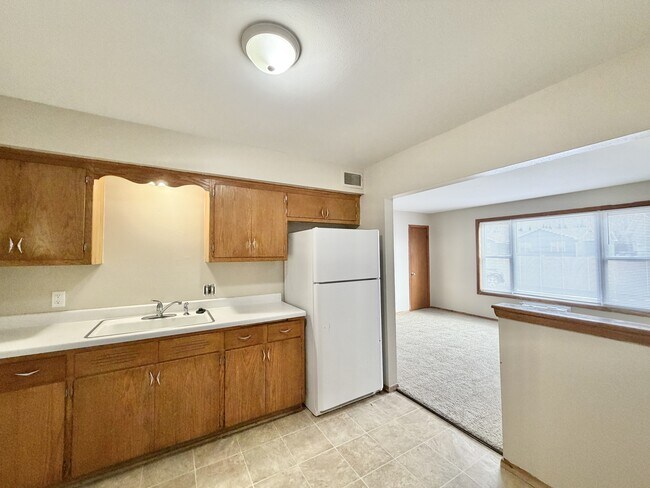 1320 N Randall Ave unit 4, Janesville, WI 53545 - photo 6