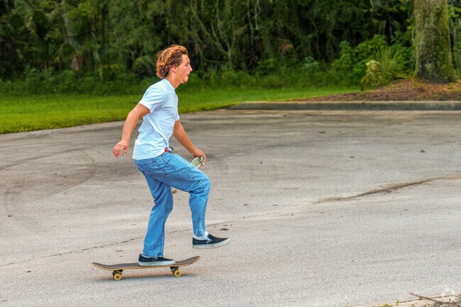 In Live Oak Reserve, smooth paths and a welcoming layout make skateboarding a convenient and enjoyable way for residents to travel from place to place.
