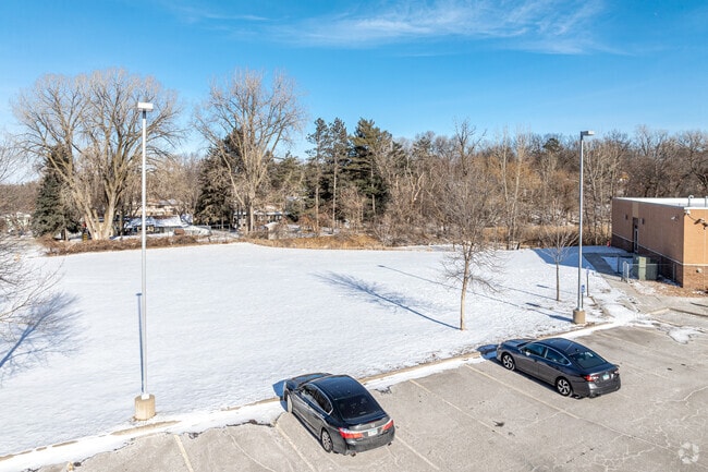 Al-Amal School offers outdoor green space.