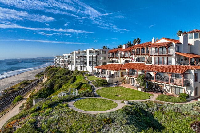 Large custom estates have stunning ocean views in San Clemente City.
