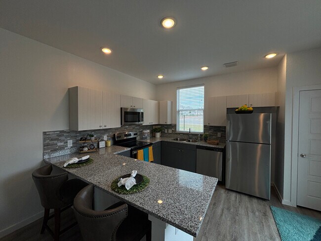 151 Rikardson St unit b2, Kyle, TX 78640 - photo 4