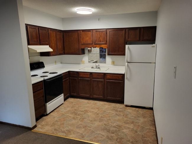 17 2nd Ave unit 9, Melbourne, IA 50162 - photo 2