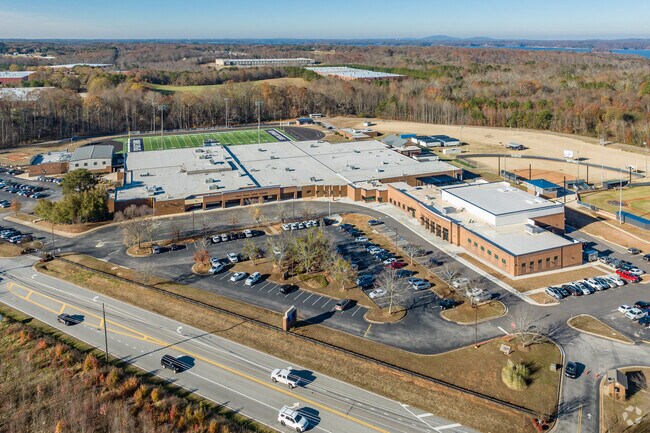 West Hall High School has 1186 students.