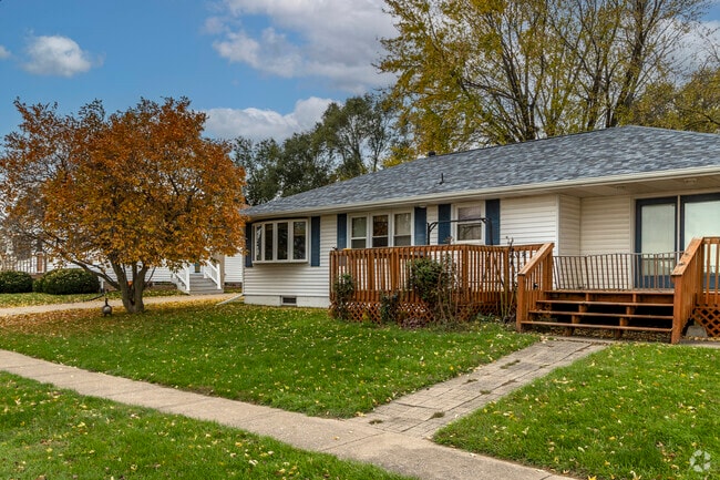 Bungalows fill the streets in Princeton.