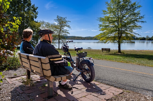 Maryland Heights features cycling paths with lakeside views.