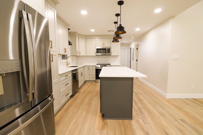 201 Elmwood Cir, Cheshire, CT 06410 - photo 2