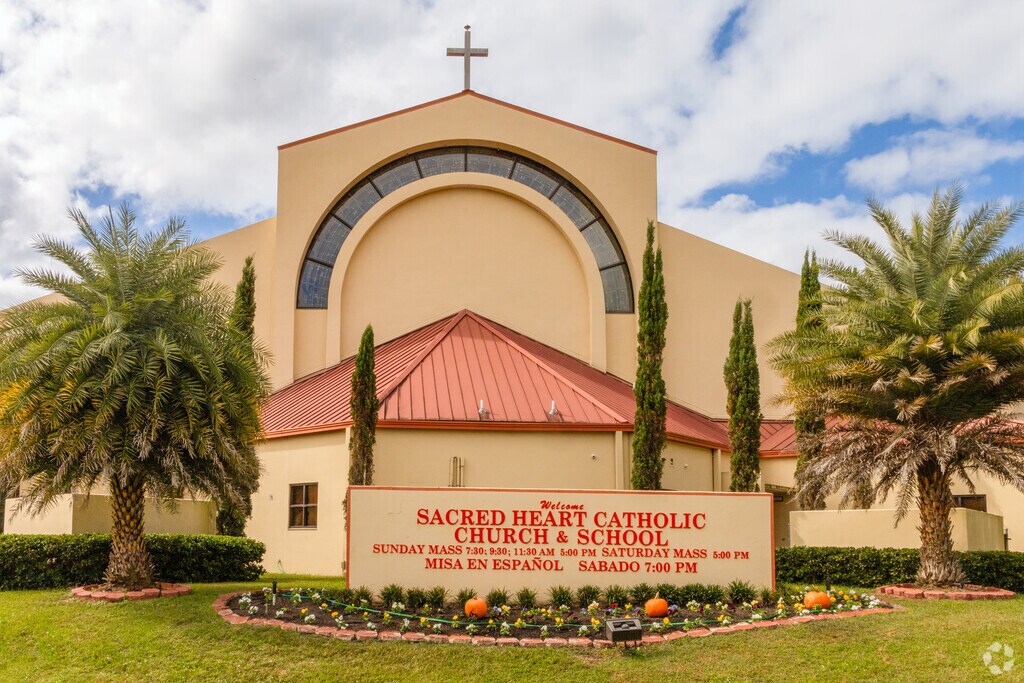 Sacred Heart provides private education in the neighborhood of 
Cedar Hills.