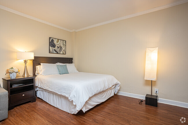Studio, 1BR - 400SF