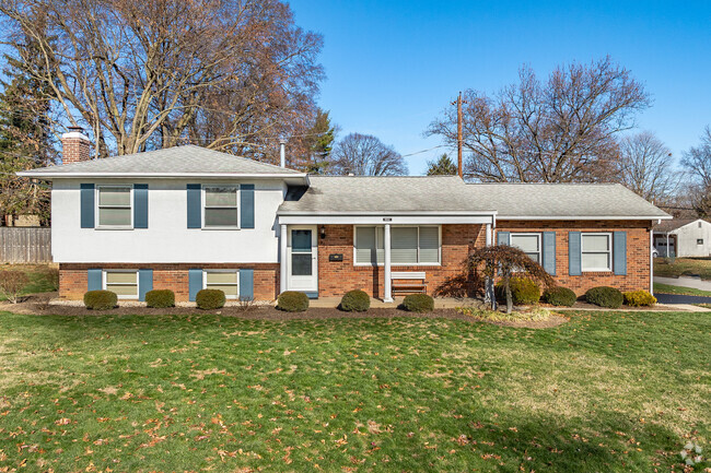 Split level homes are very popular in the Kendale neighborhood.