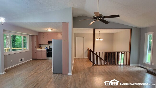 3039 Jonathan Ct SW, Snellville, GA 30039 - photo 6